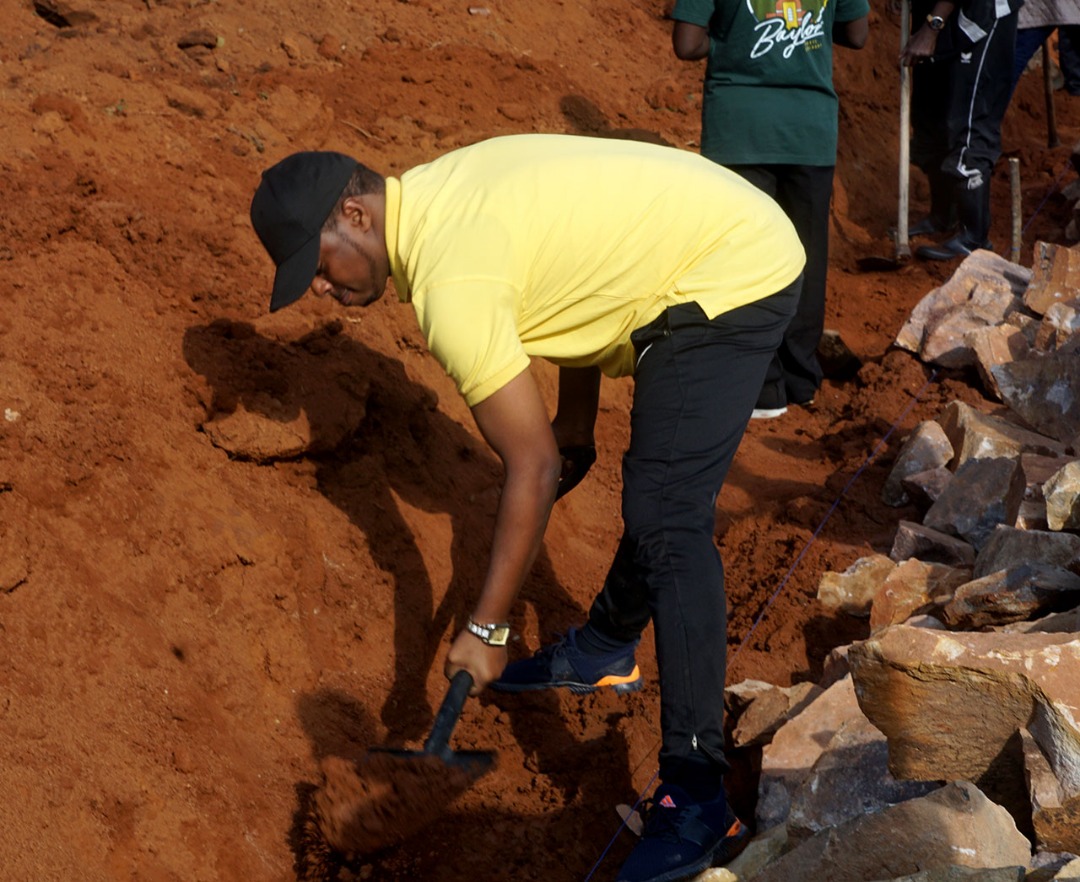 Umuhanzi Kizito Mihigo na we yitabiriye uyu muganda rusange