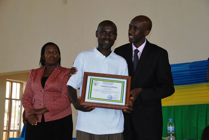 Bana yahawe igihembo nk'umuhinzi w'indashyikirwa mu Karere ka Bugesera.