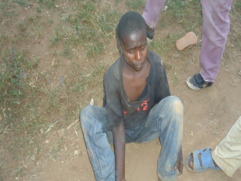 Yadusoneye Ndungutse wafashwe yiba igitoki kandi yari yasabye kwahira ubwatsi.