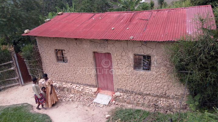 Iyo niyo nzu uwo mukecuru utuye muri Kamonyi atuyemo 