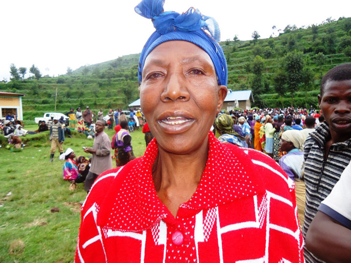 Nyirahabimana akimara gufata amafaranga ye ibihumbi 18 yacinye umudiho.