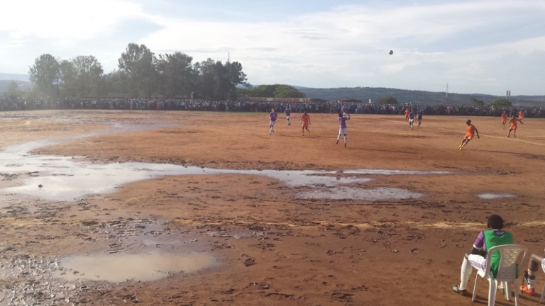 Umukino wakiniwe hagati mu kibuga