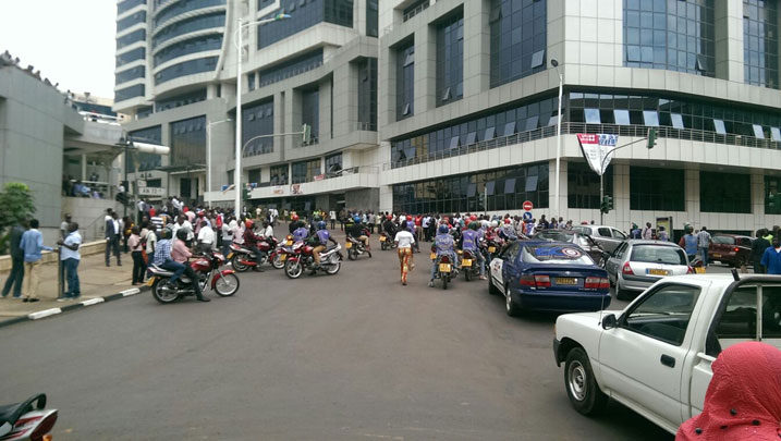 Ubuyobozi bw'impuzamashyirahamwe bwemera ko umumotari mugenzi wabo yakoze amakosa ariko bukitakana shitani.