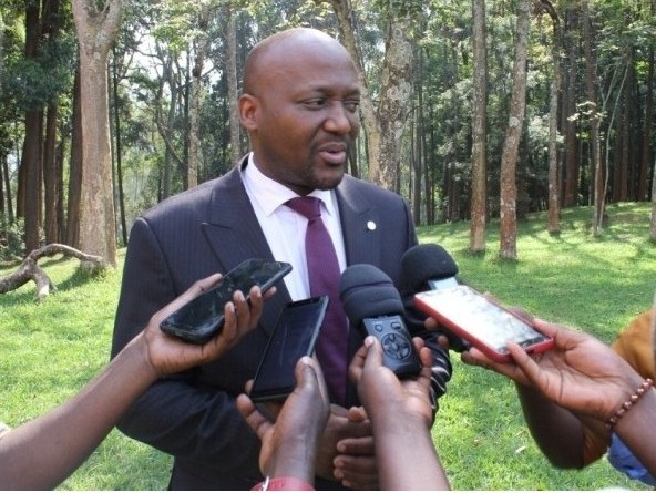 Dr. Nelson Mbarushimana, Umuyobozi mukuru wa REB, aganira n'abarimu