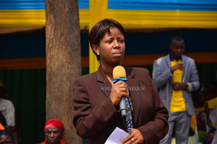 Umunyamabanga wa Leta ushinzwe ingufu n'amazi muri MININFRA Kamayirese Germaine asaba abaturage gufata neza aya mazi.