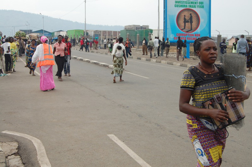 Abanyekongo bavuga ko gufunga umupaka bibabangamiye kuko hari byinshi baza guhaha mu Rwanda.