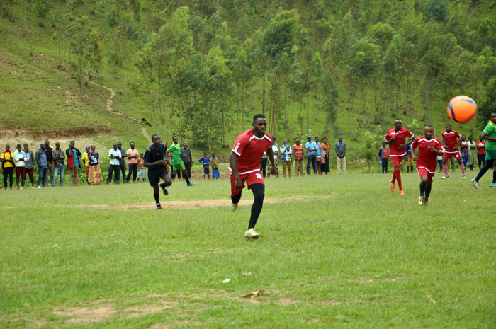 Umupira w'amaguru utuma abaturage bitabira bakanaganirizwa kuri ruswa