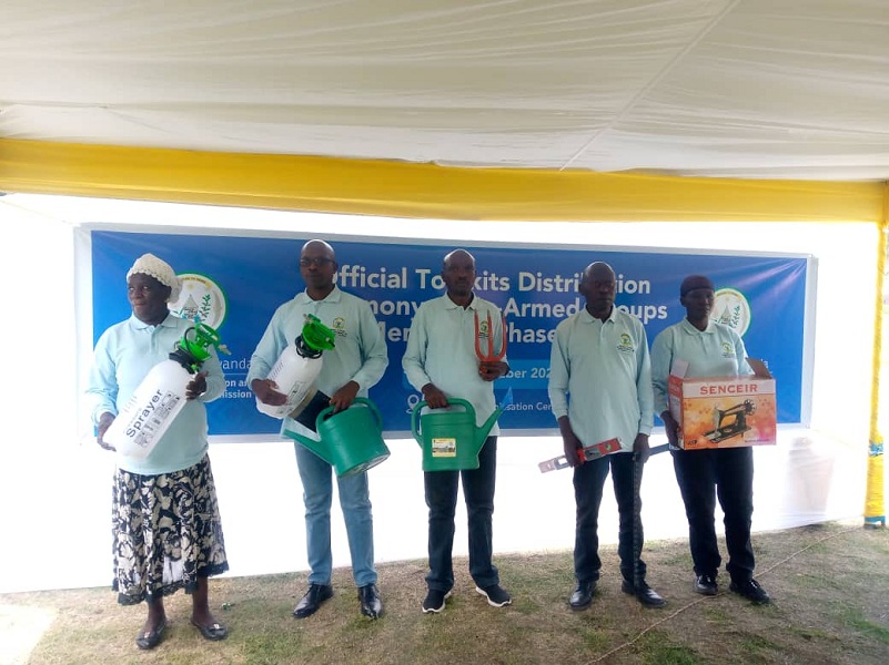 Bahawe ibikoresho bijyanye n