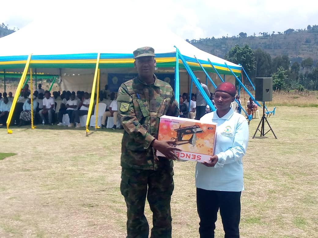 Nizane Anne Marie yishimira uko yakiriwe mu gihugu