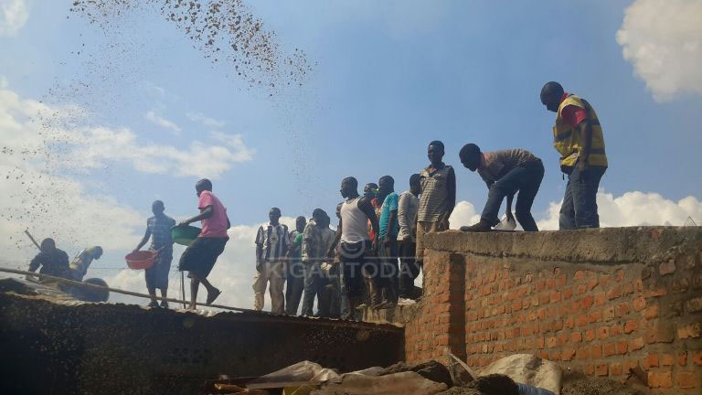 Mbere yuko Polisi itabara abaturage babanje kuzimya iyo nkongi ariko ibarusha imbara 