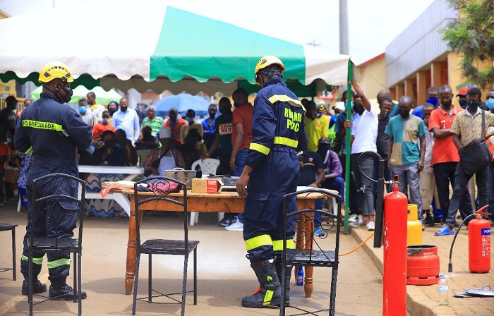 Abaturage beretswe uburyo bwo kuzimya inkongi z