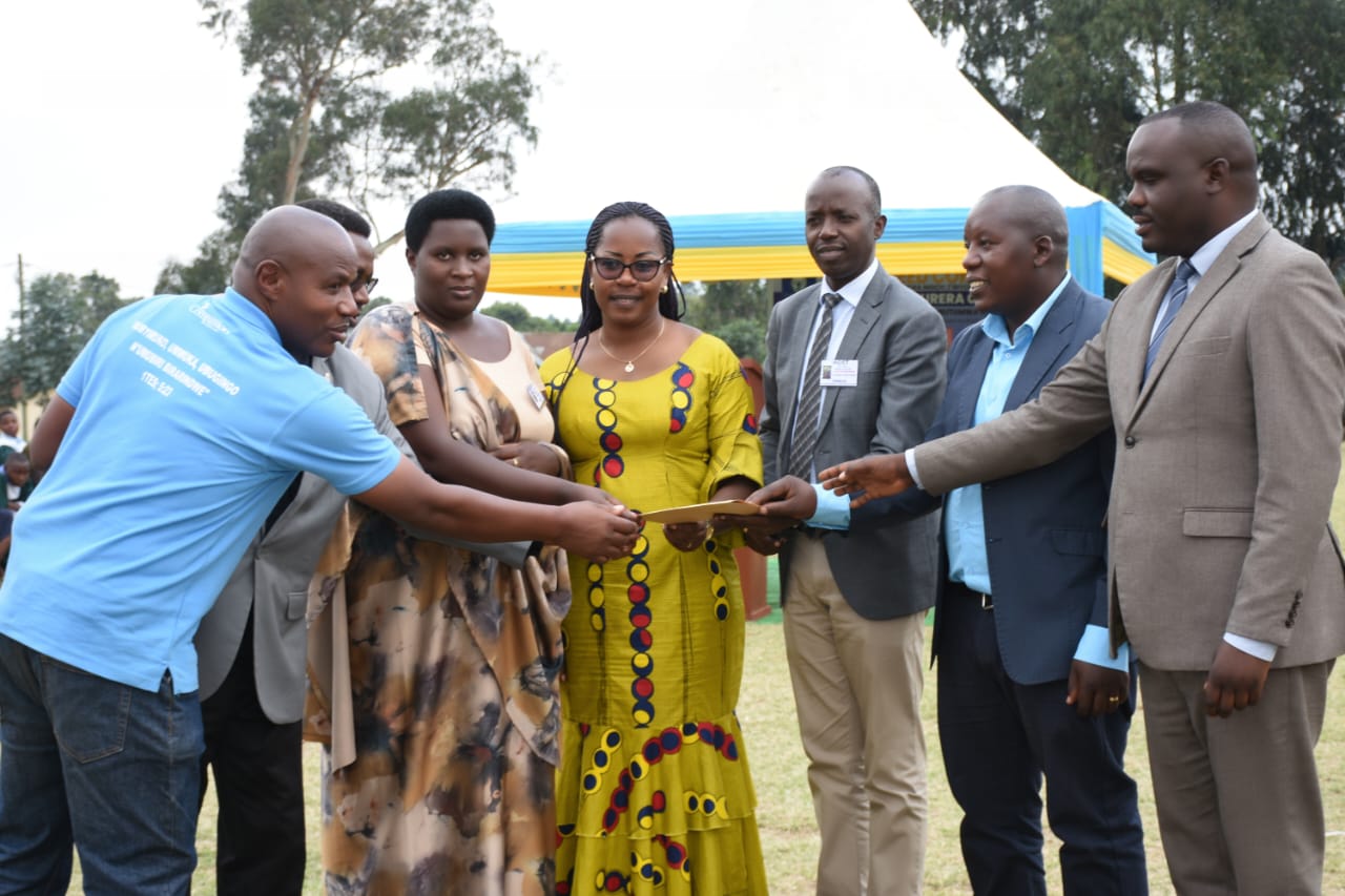 Umuryango Compassion International watanze inkunga yo kubakira utishoboye