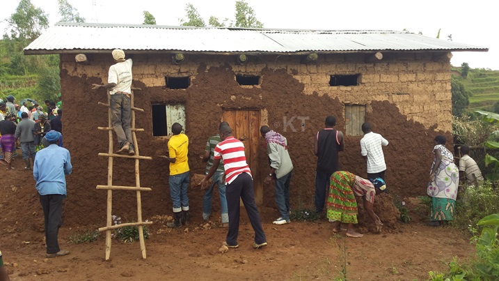 Umuryango wa Muhanzi wasaniwe inzu.