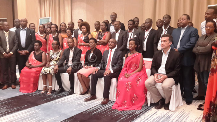 Ministiri Diane Gashumba hamwe n'abafatanyabikorwa bagize umuryango AHF-Rwanda