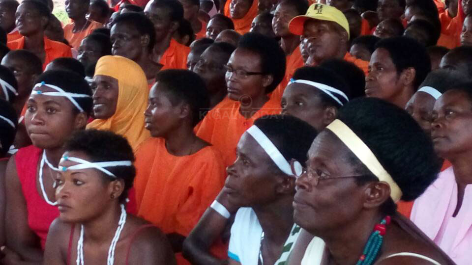 Abagore bafunze bemerewe gutunga umusatsi kuko bagira isuku 