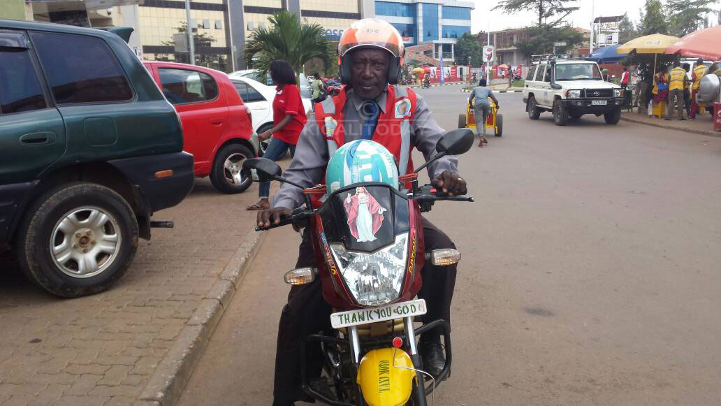 Kavakure ahamya ko yatangiye gutwara abagenzi kuri moto mu mwaka wa 1980 