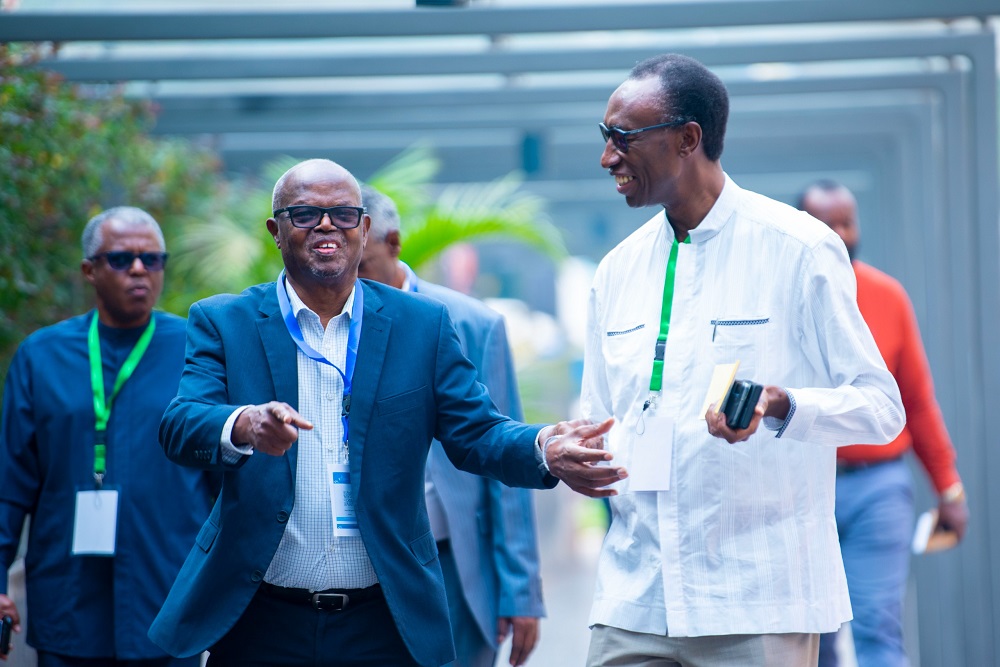 Inararibonye na zo ntizihezwa mu Mushyikirano