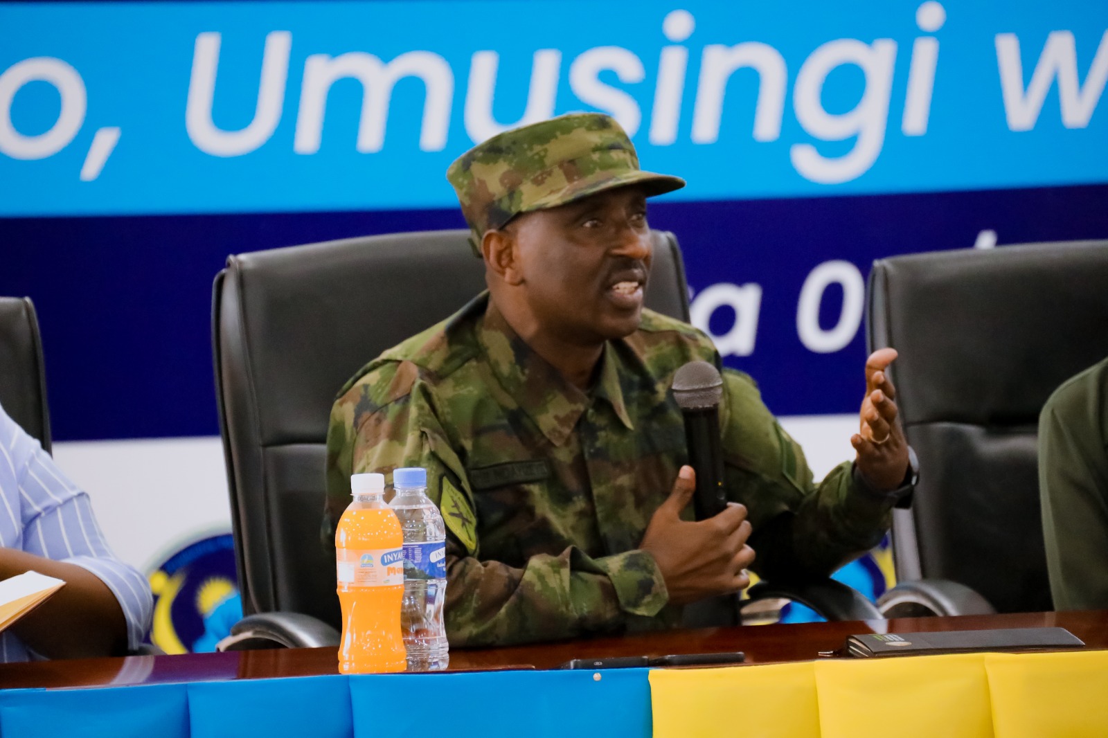 Urubyiruko rwahawe ibiganiro n'abantu batandukanye harimo n'abo mu nzego z'umutekano, mu rwego rwo kurwereka amahirwe ahari Igihugu cyarushyiriyeho