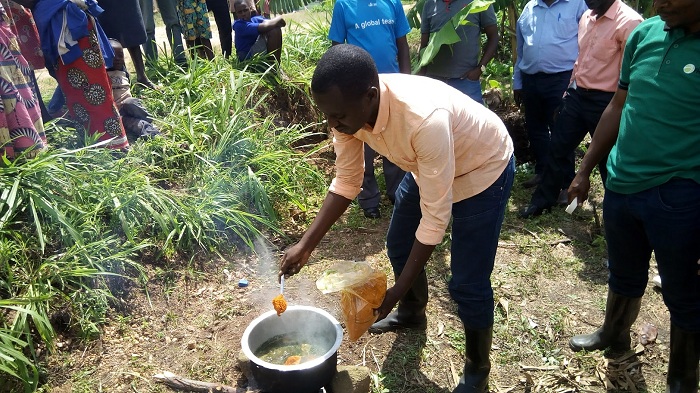 Umuti bakoresha barawikorera bakongeramo n'urusenda