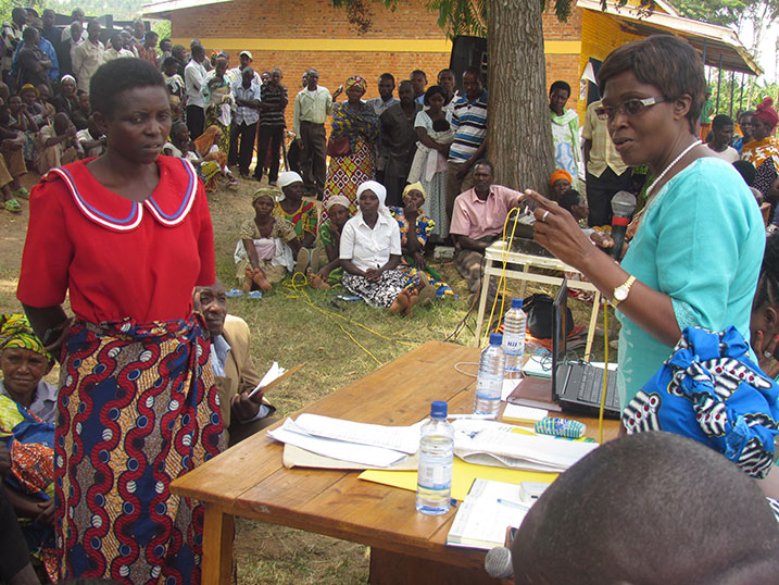 Kanzayire akemura ibibazo by'abaturage.