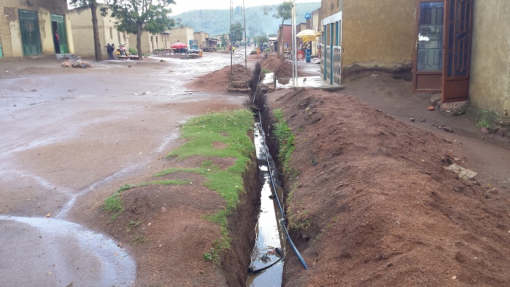 Umuyoboro w'amazi wa Gatemeberezi waigabijwe na WASAC batabanje kubijyaho inama.