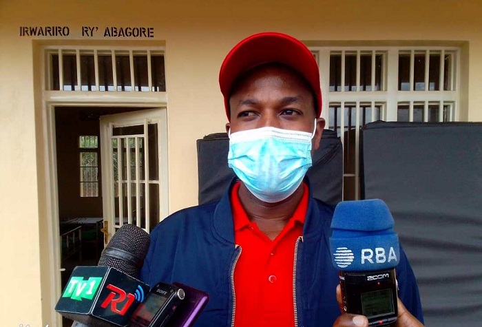 Umuyobozi wa Croix-Rouge y'u Rwanda mu Ntara y'Amajyaruguru, Simango Maxime, yishimiye uburyo ibikorwa bya Croix-Rouge bikomeje guhindurira abaturage ubuzima