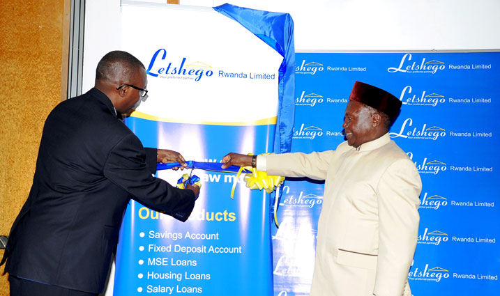 Umuyobozi muri BNR n'uwa Letshego bafungura iki kigo cy'imari.