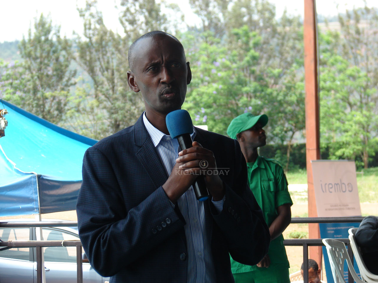 Umuyobozi w'Akarere Ka Gasabo avuga Ko ngo kuba ba noteri b'ubutaka bakunda kudindiza serivisi ngo ari ukububera ubuke bwabo n'inshingano nyinshi.