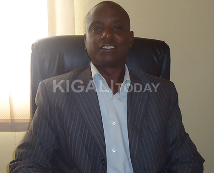 Mugabo John avuga ko basanze kugeza amashanyarazi ku baturage ba Murama bihenze. 