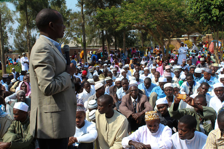 Umuyobozi w'Akarere ka Kayonza, Murenzi Jean Claude, asaba urubyiruko rwa Islam kwirinda uwo ari we wese warushora mu butagondwa.