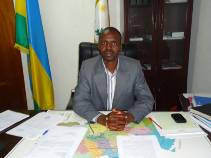 Byukusenge yasabye abakozi b