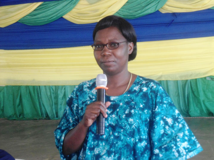 Umuyobozi w'akarere wungirije ushinzwe imibereho myiza yasabye abayobozi b'ibigo kwikubita agashyi.