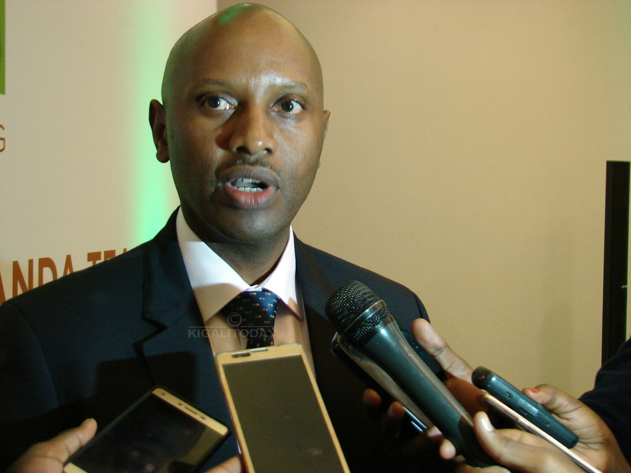 	Umuyobozi w'ikigo NAEB Embassador George William Kayonga