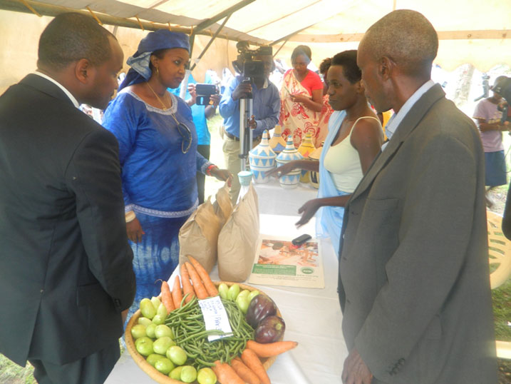 Umuhuzabikorwa wa AVSI, Mukambanda asura ibikorwa by