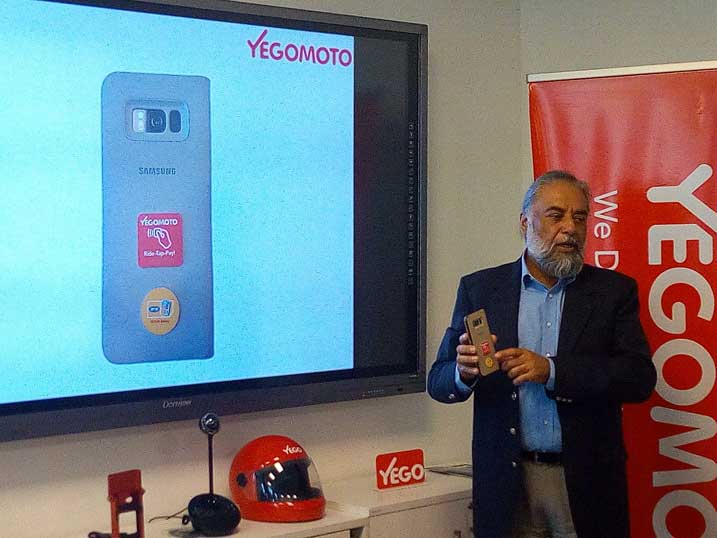 Umuyobozi wa YEGOMOTO, Karanvir Singh asobanura uko iryo koranabuhanga rizajya rikoreshwa