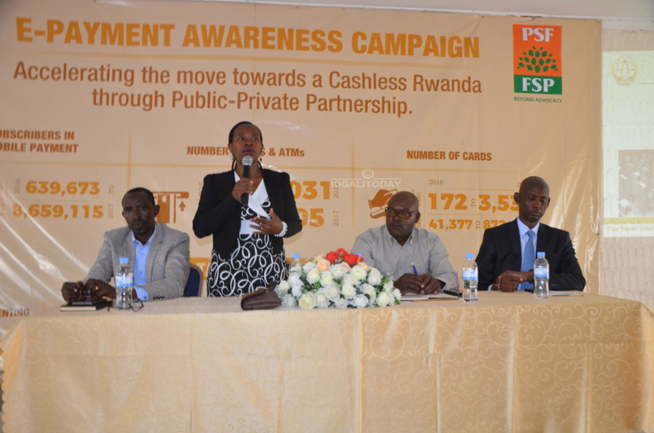 Nsanzabaganwa Monique, umuyobozi wungirije wa BNR avuga ingaruka ziba mu gukoresha amafaranga mu ntoki