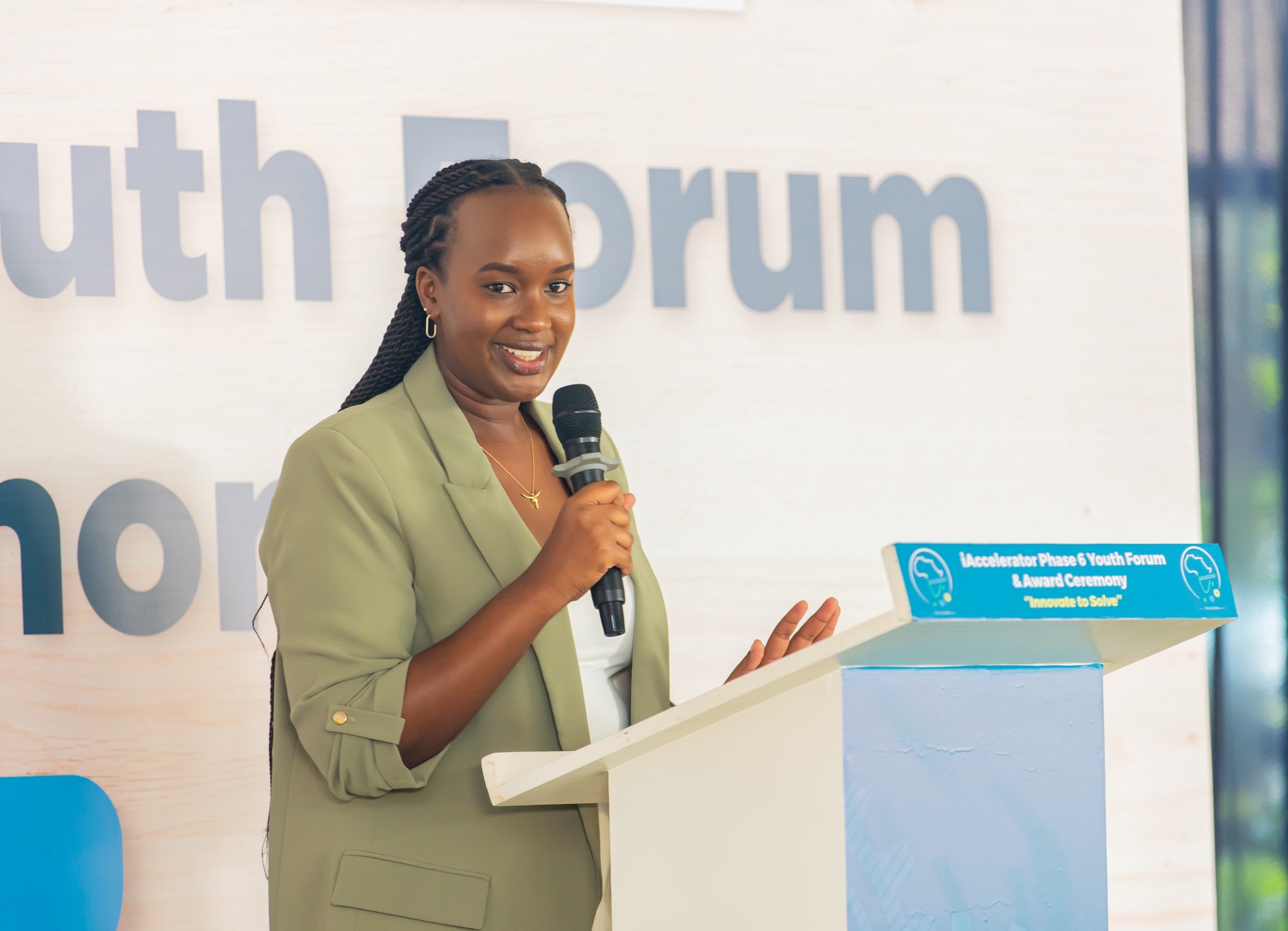 Umuyobozi Mukuru w'Umuryango Imbuto Foundation avuga ko bazakomeza gufasha ndetse no kuba hafi urubyiruko mu rwego rwo kubafasha kurushaho kwiteza imbere