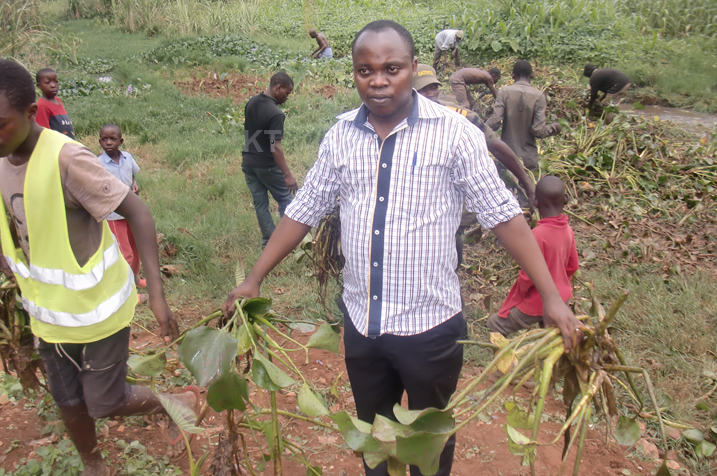 Umuyobozi w'Akagari ka Nyamabuye yifatanyije n'abandi muri iki gikorwa