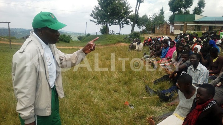 Umuyobozi w'akarere ka Burera asaba urubyiruko kwitonda rukajya rushinga ingo rwujuje imyaka 21 y'amavuko.