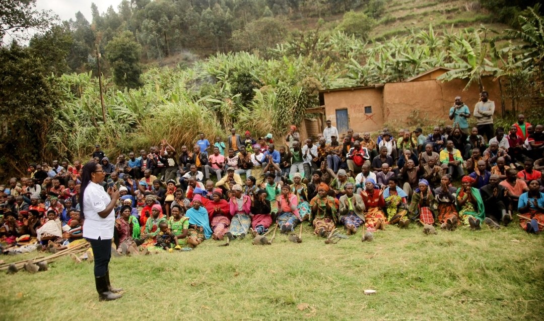 Umuyobozi w'akarere ka Burera, Mukamana Soline yaganirije abaturage bitabiriye umuganda