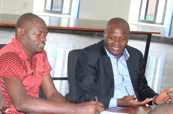 Umuyobozi w'Akarere ka Rubavu n'umuyobozi w'ikipe ya Etincelles bunguranye ibitekerezo ku hazaza h'iyo kipe