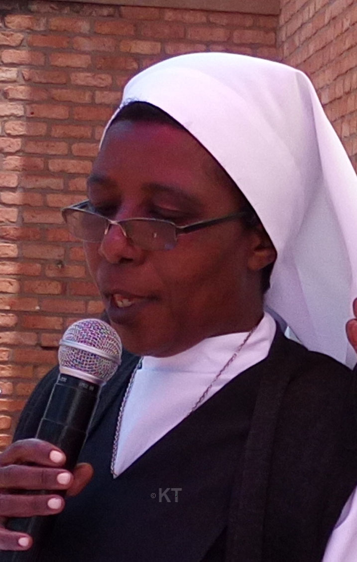 Umuyobozi w'ishuri Elena Guera Sr Consolatie Mukarurangwa