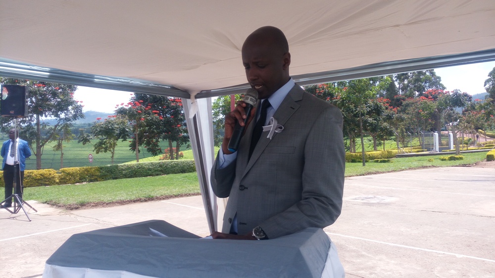 Umuyobozi w'uruganda rw'icyayi rwa mata, Emmanuel Kanyesigye