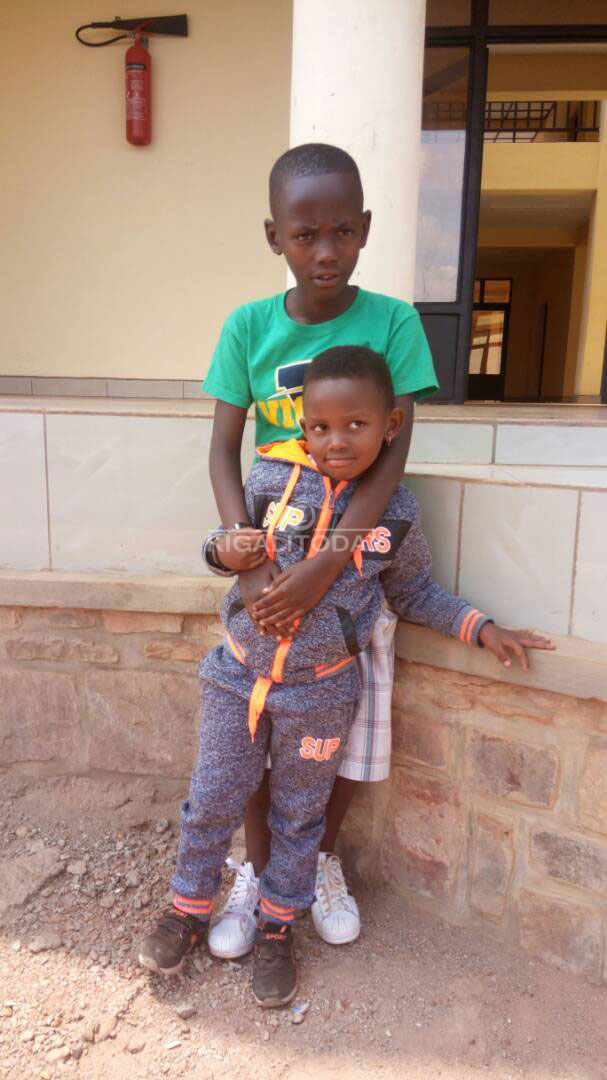 Igisubizo Swaliha na musaza we bagiye kwakira ise wafunguwe kubera imbabazi yagiriwe na Perezida Kagame 