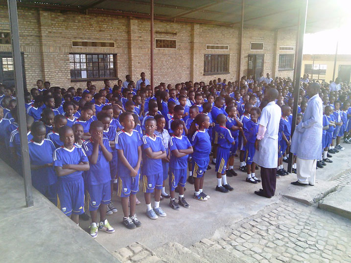 Umwana wiga afite isuku ku mubiri ngo bimutera akanyamuneza no kwigirira Icyizere.