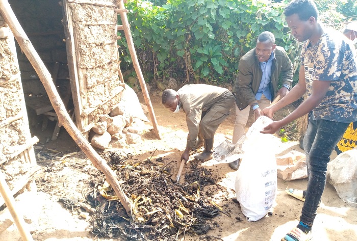 Hitabajwe imifuka bapakiyemo iyo myanda kubera ukuntu yari myinshi