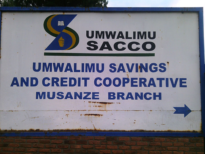 Koperative Umwalimu SACCO, ishami rya Musanze iragira inama abarezi ko batagomba kwihutira gusaba inguzanyo zo kubaka kuko zikenesha.