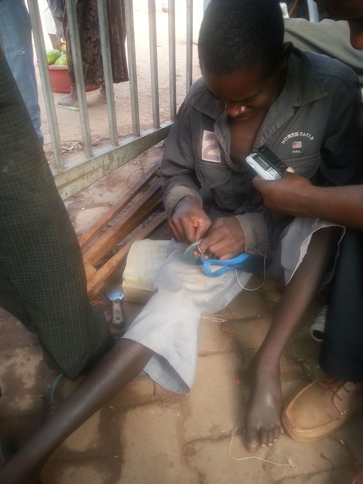 Mvuyekure yigishijwe kudoda na Uhagaze aca ukubiri no gutega amaboko.