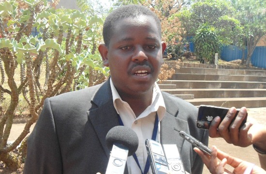 Dusengimana, umwe mu bayobozi ba UNA-Rwanda asobanura uburyo serivisi zifite aho zihuriye zikwiye guhuzwa.