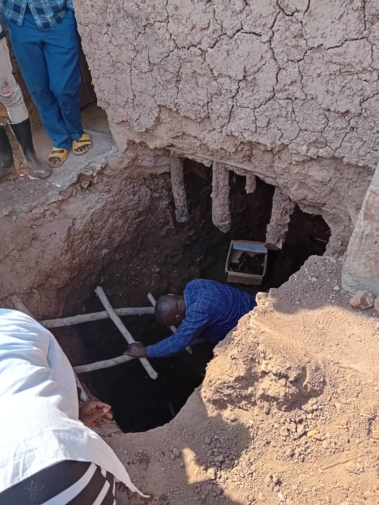 Umwobo wakuwemo imibiri y'Abatutsi bishwe muri Jenoside